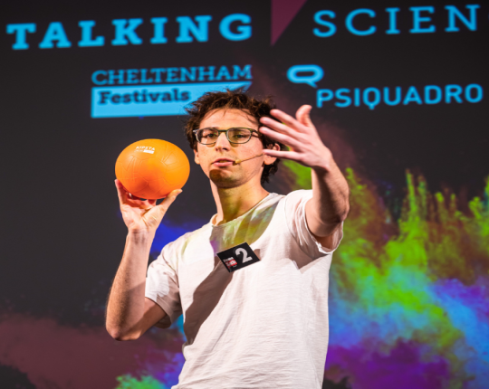 Primo piano del vincitore FameLab 2024